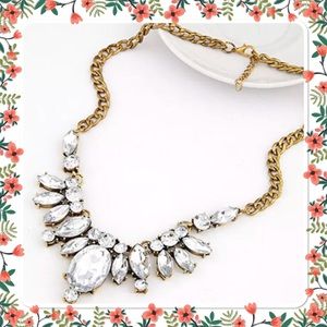 💎💐 Rhinestone statement bib necklace 🎀👑